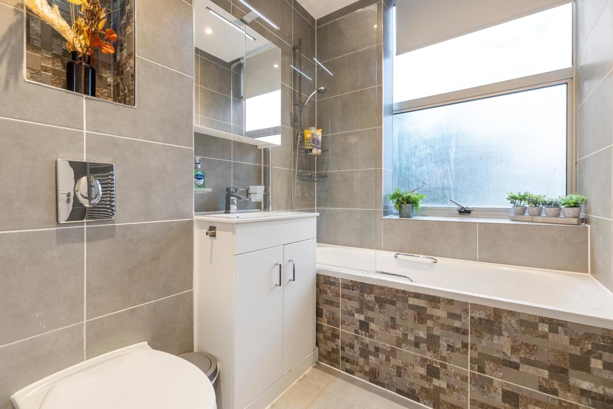 Cosy Retreat In The Heart Of Golders Green Лондон Екстериор снимка
